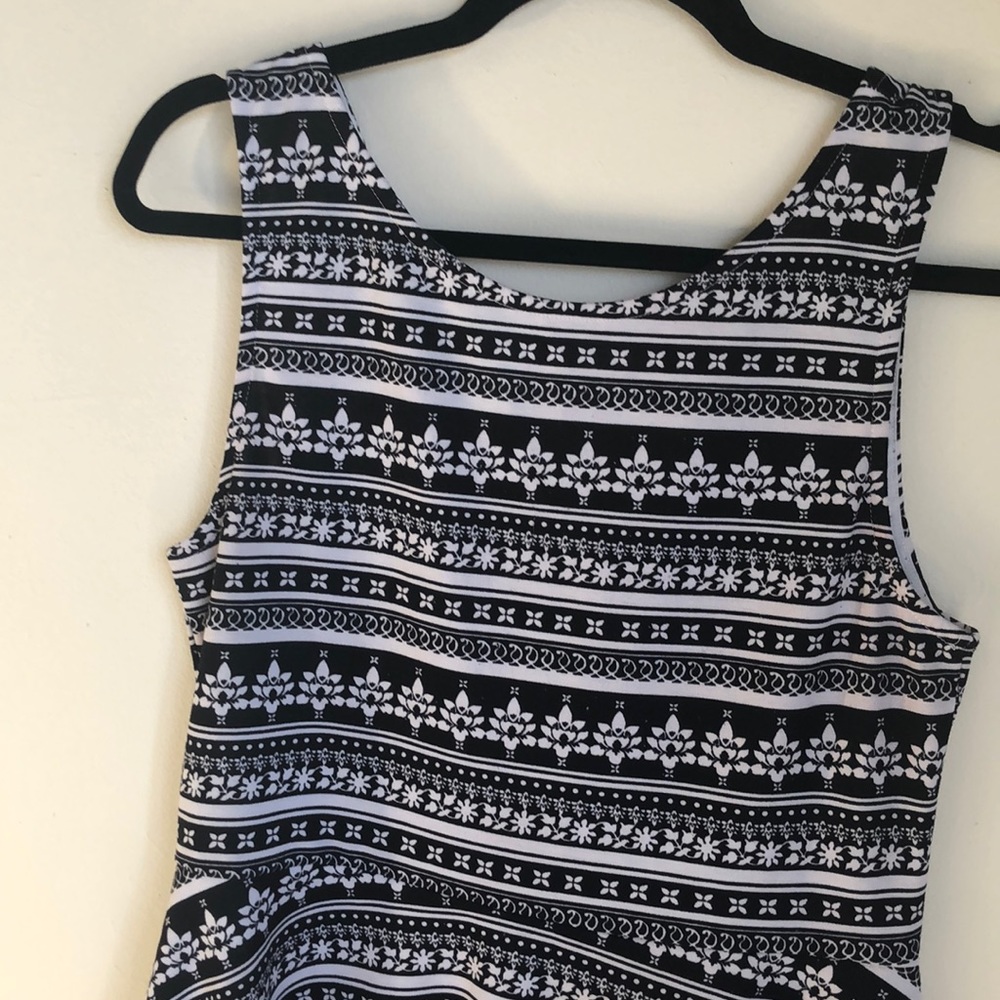 H&M Black and White Printed Skater Midi Dress! - Picture 2 of 6
